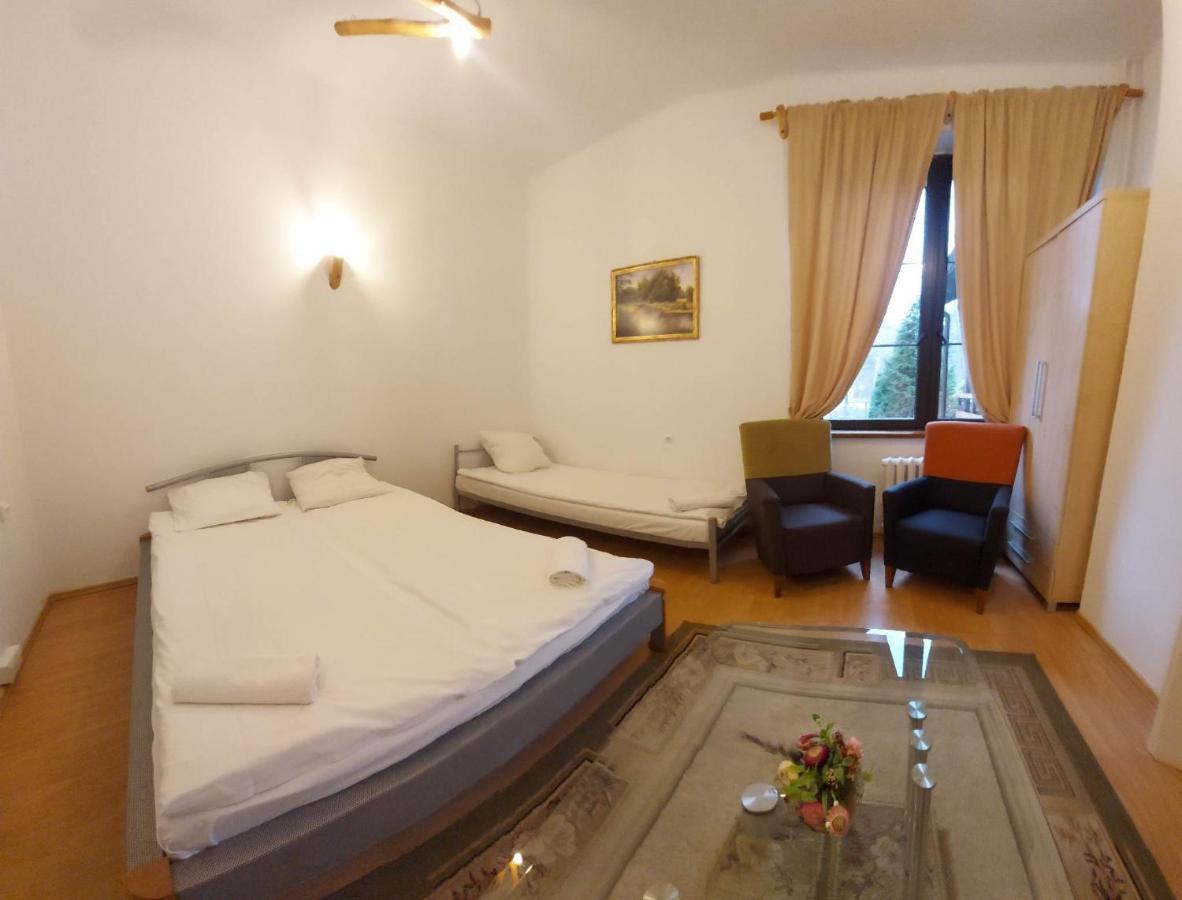 Zloty Jelen - Restauracja I Dom Goscinny Potok Zloty Kültér fotó